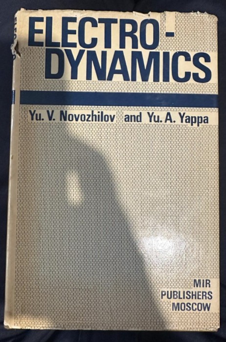 Yu. V. Novozhilov, Yu Yappa - Electrodynamics cartonata cu supracoperta