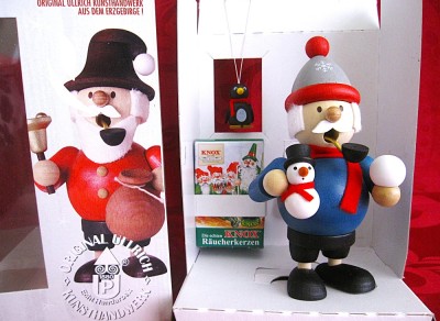 FIGURINA DIN LEMN ORIGINAL ULLRICH RAUCHERMAN SET AROMATERAPIE CU CONURI PARFUMATE foto