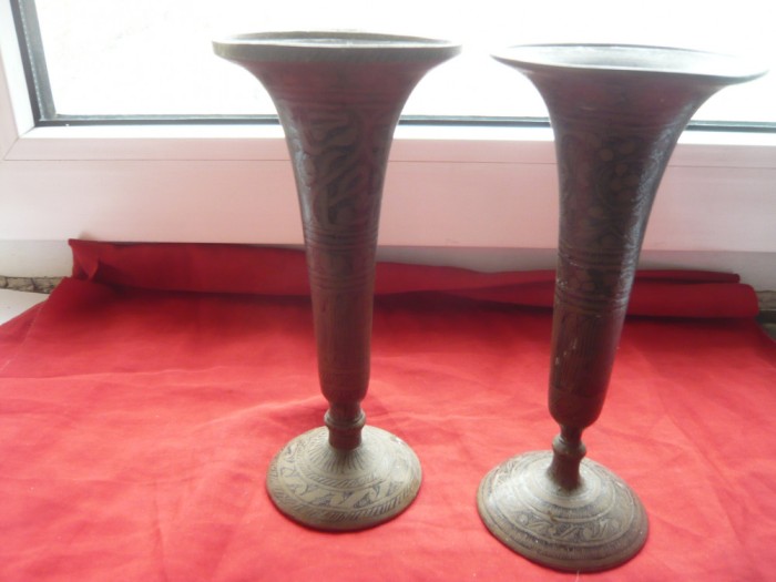 2 Cupe vechi (sfesnice ?) alama, email negru ,lucrate manual h=18,5cm d.sus=8,5