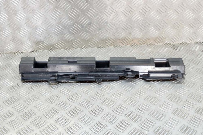 Suport prag lateral dreapta față BMW 3 F30, F80 2015 OEM: 7256916 14428054