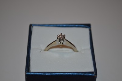 INEL AUR alb 18K + 1 Diamant = 0.14ct. - Model Solitaire - De logodna - Franta ! foto