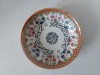 Farfurioară decorativă orientală cu caligrafie arabă și motive florale &ndash; porțelan pictat manual &ndash; 12 cm diametru