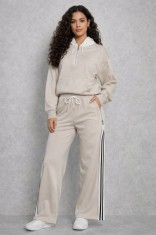 Trening dama bej cu gluga alba