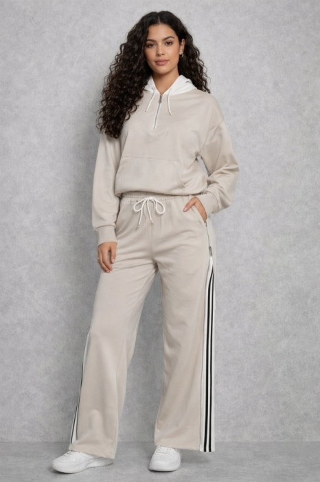 Trening dama bej cu gluga alba