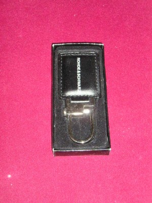 B8 82 - Breloc - tematica reclama - piele si inox - de lux foto