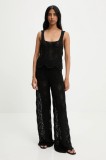 Compleu culoarea negru