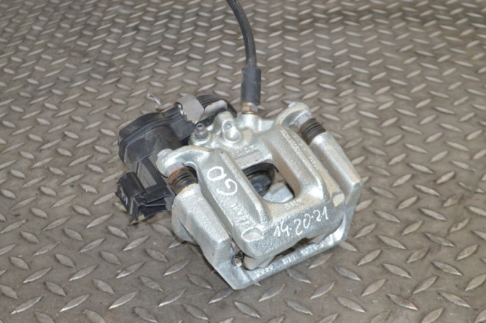 Etrier de fr&acirc;nă dreapta spate BMW X3 F25 2016 13118910