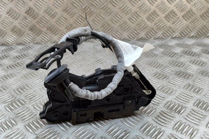 &Icirc;ncuietoare ușă st&acirc;nga față VW PASSAT Variant B8 3G5 2016 OEM: 5TB837015A 25630587