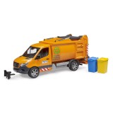 Cumpara ieftin Bruder Sprinter de gunoi municipal Mercedes Benz si 2 pubele