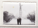 Bnk foto Targu Mures - Monumentul Ostasului Roman, Alb-Negru, Romania de la 1950, Cladiri
