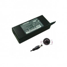 Alimentator - incarcator Toshiba Tecra A8 PTA83E 15V 5A foto