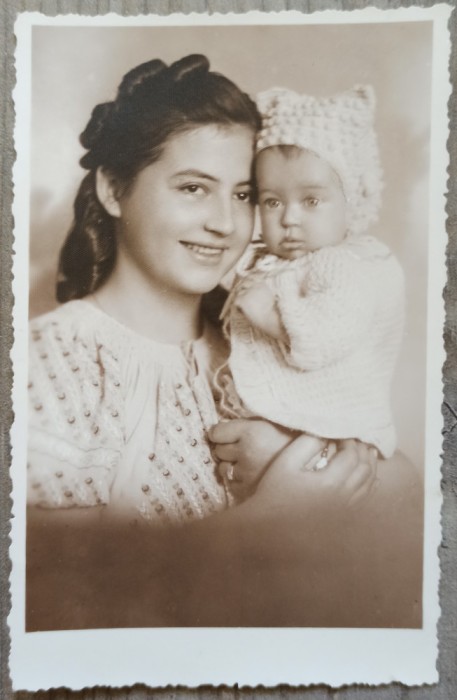 Tanara mama cu copil// Foto-Aurora Stela Duta Bucuresti