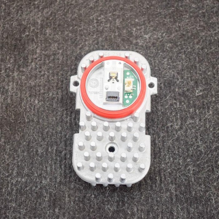Unitate de control far dreapta față BMW 3 F30, F80 2014 OEM: 1305715084 | 3882997