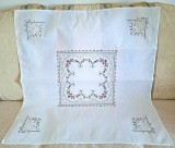 Fata de masa Vintage din bumbac cu broderie manuala in cruciulite- ALB