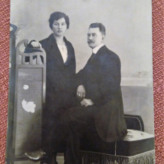 Barbat si femeie - Fotografie tip carte postala datata 1921