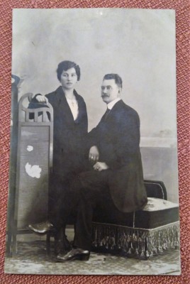 Barbat si femeie - Fotografie tip carte postala datata 1921 foto