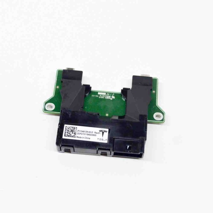 USB TESLA MODEL 3 2021 OEM: 1546129-61-D | 15511712
