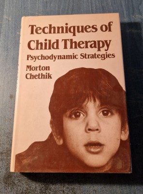 Techniques of child therapy Psychodynamic strategies Morton Chethik foto