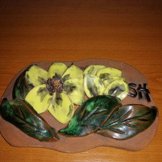 Tablou aplica ceramica maro de perete florala flori galbene relief