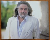 Autograful lui Vangelis pe fotografie mare