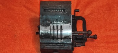 MASINA DE CALCULAT VINTAGE. PANOPLIE - VITRINA - MUZEU - BRUNSVIGA - foto