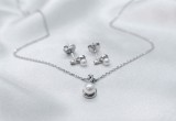 Cumpara ieftin Set Bijuterii din Argint 925 Rodiat cu Perle , Colier Minimalist 40+5cm E i Cercei Nod Elegant