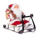 Decoratiune de Craciun Mos Craciun pe sanie rosie, 46 cm