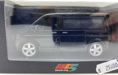Macheta metal VW T5 negru 1:43 foto