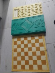 Cutie plastic veche Șah+dame din URSS,AMBALAJ VECHI ORIGINAL cu tabla sah