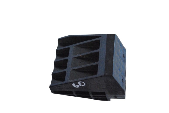 Suport bara de protecție dreapta spate LEXUS ES _Z10_, _A10_, _H10_ 2019 OEM: 52581-33010 25685531