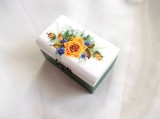 Cutie lemn decorata cu trandafir galben si albastrele 35493