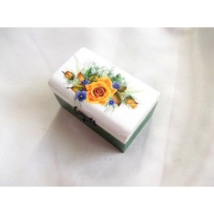 Cutie lemn decorata cu trandafir galben si albastrele 35493