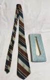 Cravata veche anii 1970 in cutie originala, obiect vechi Made in Romania fabricata la Intrepriderea Matasea Populara din Bucuresti, produs romanesc