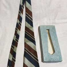 Cravata in cutie originala obiect vechi Made in Romania Intrep Matasea Populara