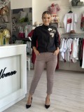 Pantaloni dama bej conici cu dunga pe picior si detaliu metalic pe lateral