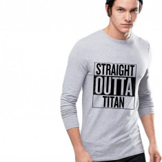 Bluza barbati gri cu text negru - Straight Outta Titan - M