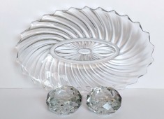 Platou din sticla cu motiv spiralat + set 2 suporturi pentru sare si piper in forma de diamante