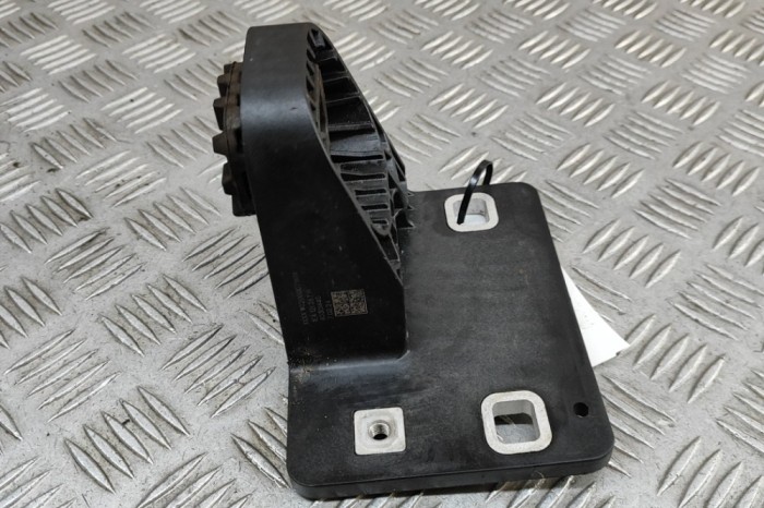 Suport radiator AUDI Q4 SUV F4B 2024 OEM: 1EA121367H | 32042255