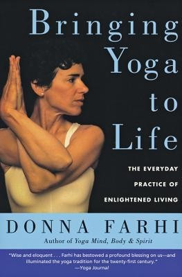 Bringing Yoga to Life: The Everyday Practice of Enlightened Living foto