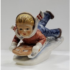 Copil pe sanie, Figurina din portelan, Colectia Today's Children, Goebel, Secol XX