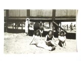 Fotografie originală 102 x 62 mm din 1932 cu domnisoare in costume de baie pe plaja din Burgas-Bulgaria