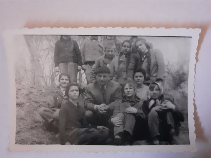 Fotografie dimensiune 6/9 cm cu grup la Blaj județul Alba &icirc;n 1964