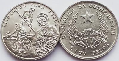 3066 Guinea Bissau 2000 pesos 1995 FAO - Pineapple Harvest km 38 UNC foto