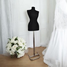Inchiriere bust Manechin pentru mireasa , Eleganta si utilitate in ziua nuntii