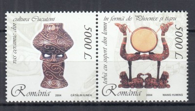 ROMANIA 2004 LP1658 EMISIUNE COMUNA ROMANIA-CHINA OBIECTE LACUITE SERIE MNH foto