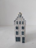 Miniatura sticluta de portelan in forma de casuta olandeza KLM Bols Delft Blue - No.32, 35ml, sigilata, cu continutul original