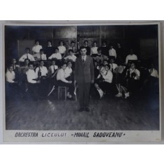 ORCHESTRA LICEULUI &#039; MIHAIL SADOVEANU &#039; , FOTOGRAFIE DE GRUP , ANII &#039; 60