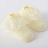 Sosete galben pal cu danteluta si model din tesatura (Marime Disponibila: 12-18