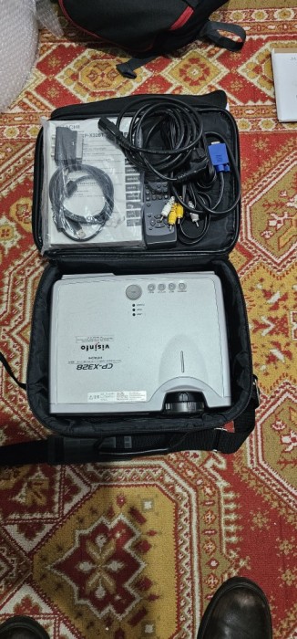Videoproiector HITACHI CP-X328T, 1024x768, 2000 lm .