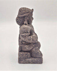 Veche statueta Indonezia - manufactura in piatra de lava vulcanica foto